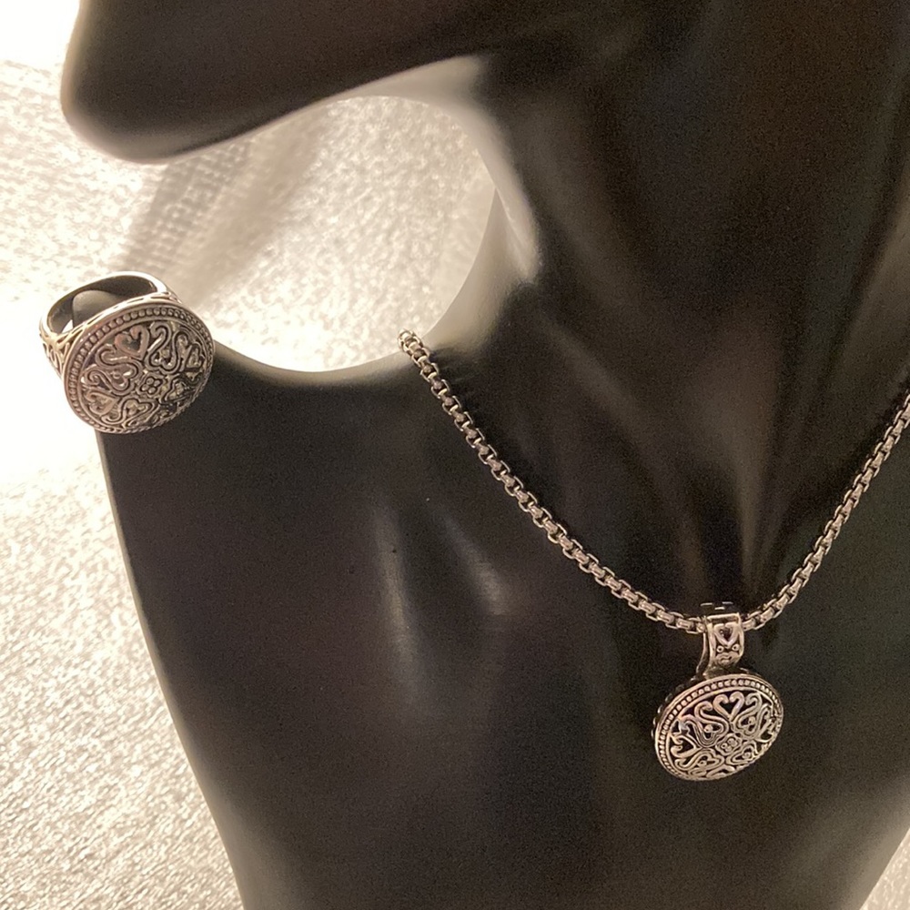 NWOT - Round Silvertone Removable Filigree Pendant Necklace & Ring Set*